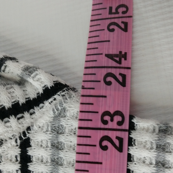 Day trip lightweight button up sweater. Size S - Picture 7 of 9